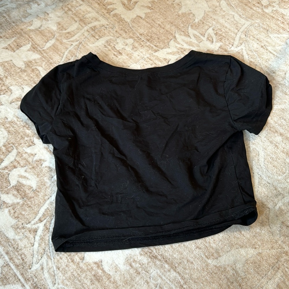 black cropped tee